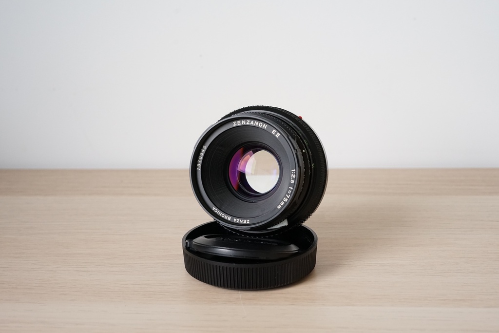 Zenza Bronica ETRSI + Zenzanon 75mm f2.8 + Zenzanon 50mm f2.8 + Accessoire / Testé