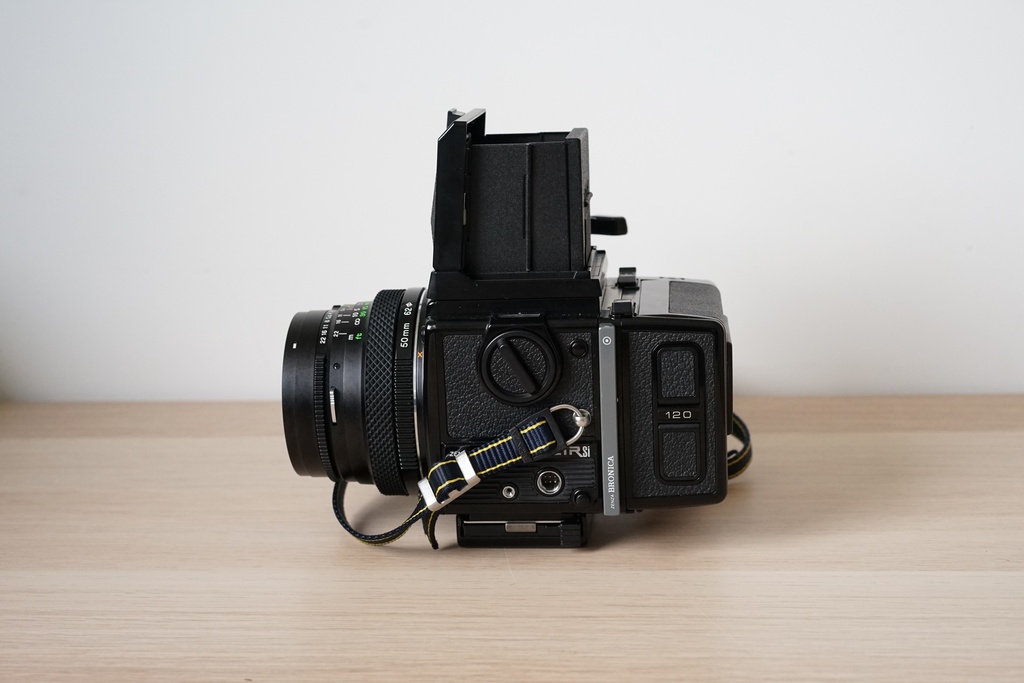 Zenza Bronica ETRSI + Zenzanon 75mm f2.8 + Zenzanon 50mm f2.8 + Accessoire / Testé