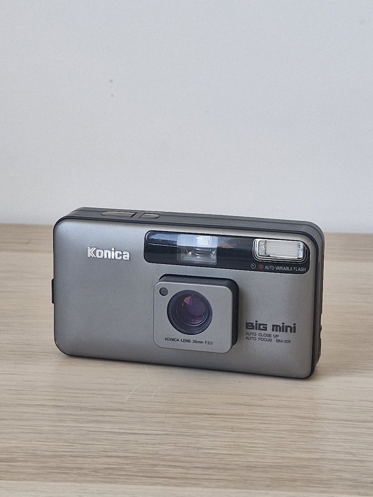Konica Big Mini BM-201 Gris Foncé Révisé S/N : 1545837