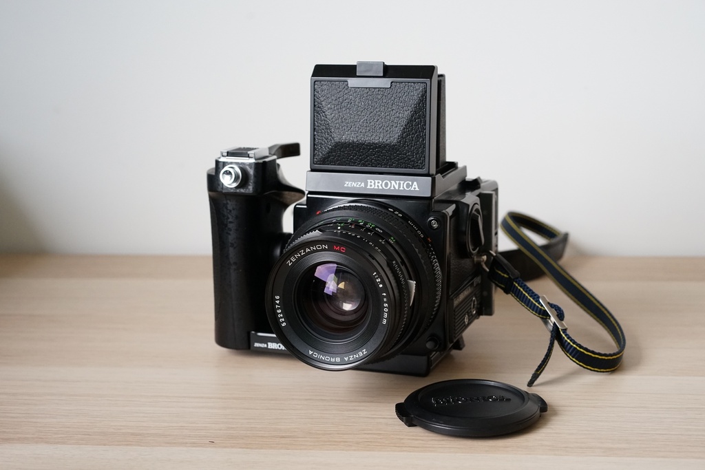Zenza Bronica ETRSI + Zenzanon 75mm f2.8 + Zenzanon 50mm f2.8 + Accessoire / Testé